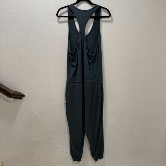 Vuori Lux At Ease Jumpsuit Sleeveless Heather Green Teal Gray Women's Large - Picture 9 of 16
